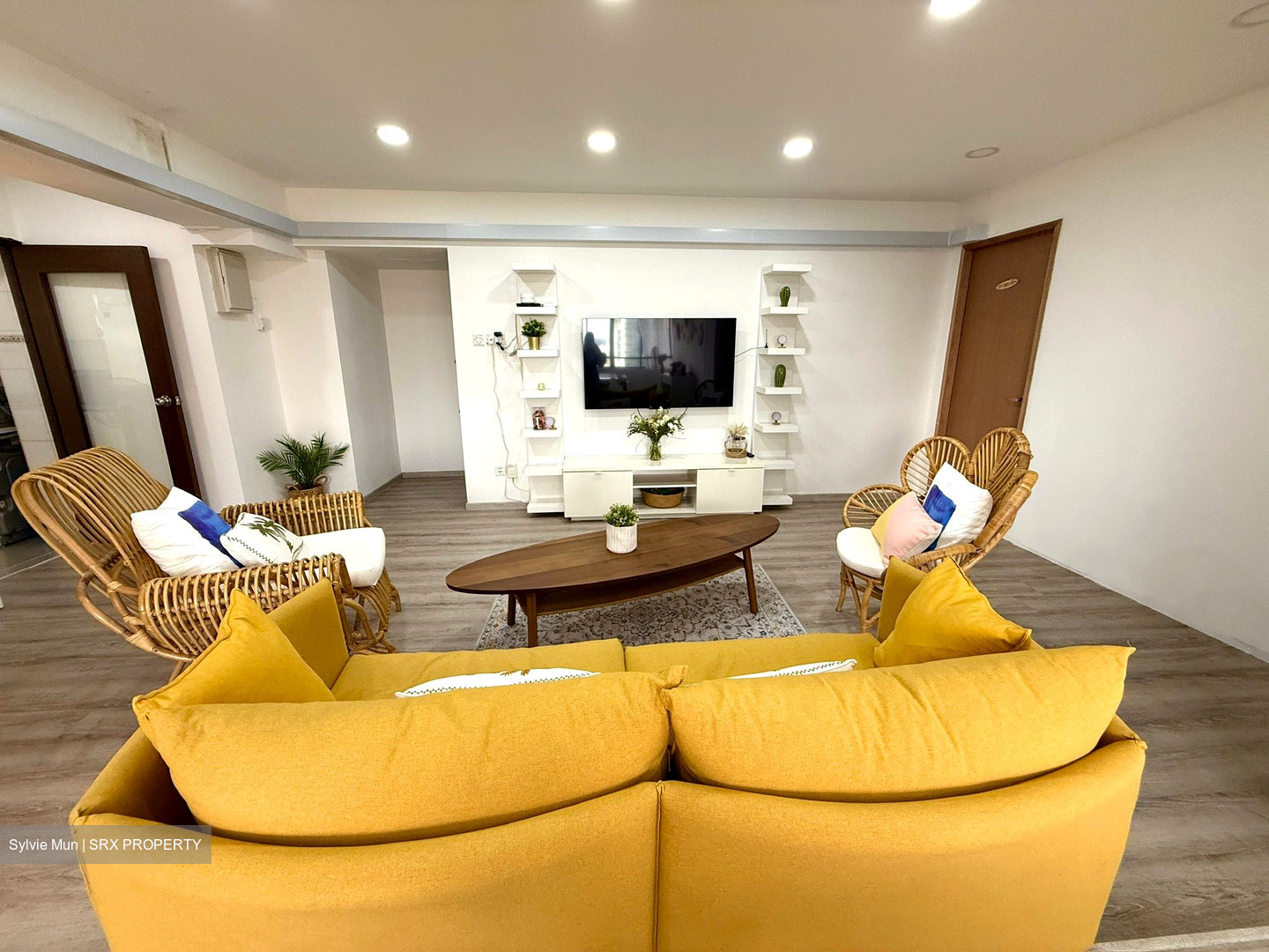 Lucky Plaza (D9), Apartment #572770141